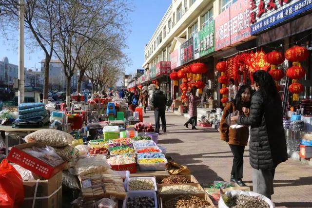 丰润百货批发市场年货盛宴，迎接新春的繁荣景象